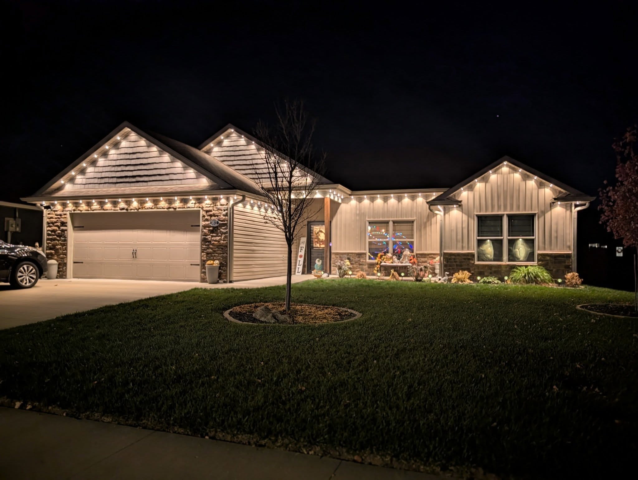 Modern ranch home with permanent warm white roofline LED lighting at night
